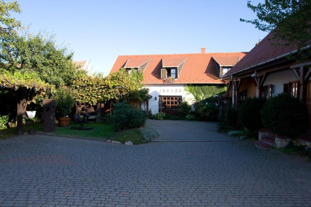 Fogado Az Oreg Preshez Hotel Mor Exterior photo